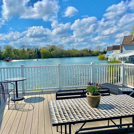 Cotswolds Lakeside Lodge - Nesbitt'S Nest South Cerney Extérieur photo