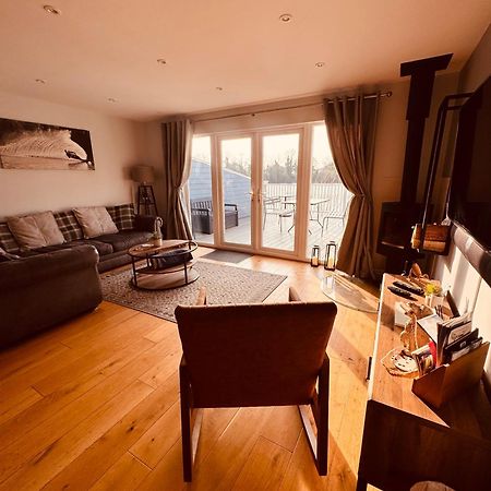 Cotswolds Lakeside Lodge - Nesbitt'S Nest South Cerney Extérieur photo