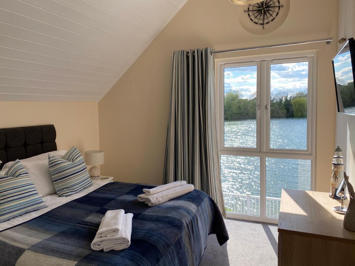 Cotswolds Lakeside Lodge - Nesbitt'S Nest South Cerney Extérieur photo