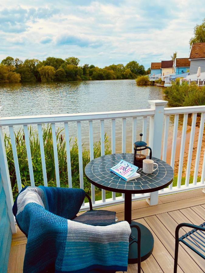 Cotswolds Lakeside Lodge - Nesbitt'S Nest South Cerney Extérieur photo