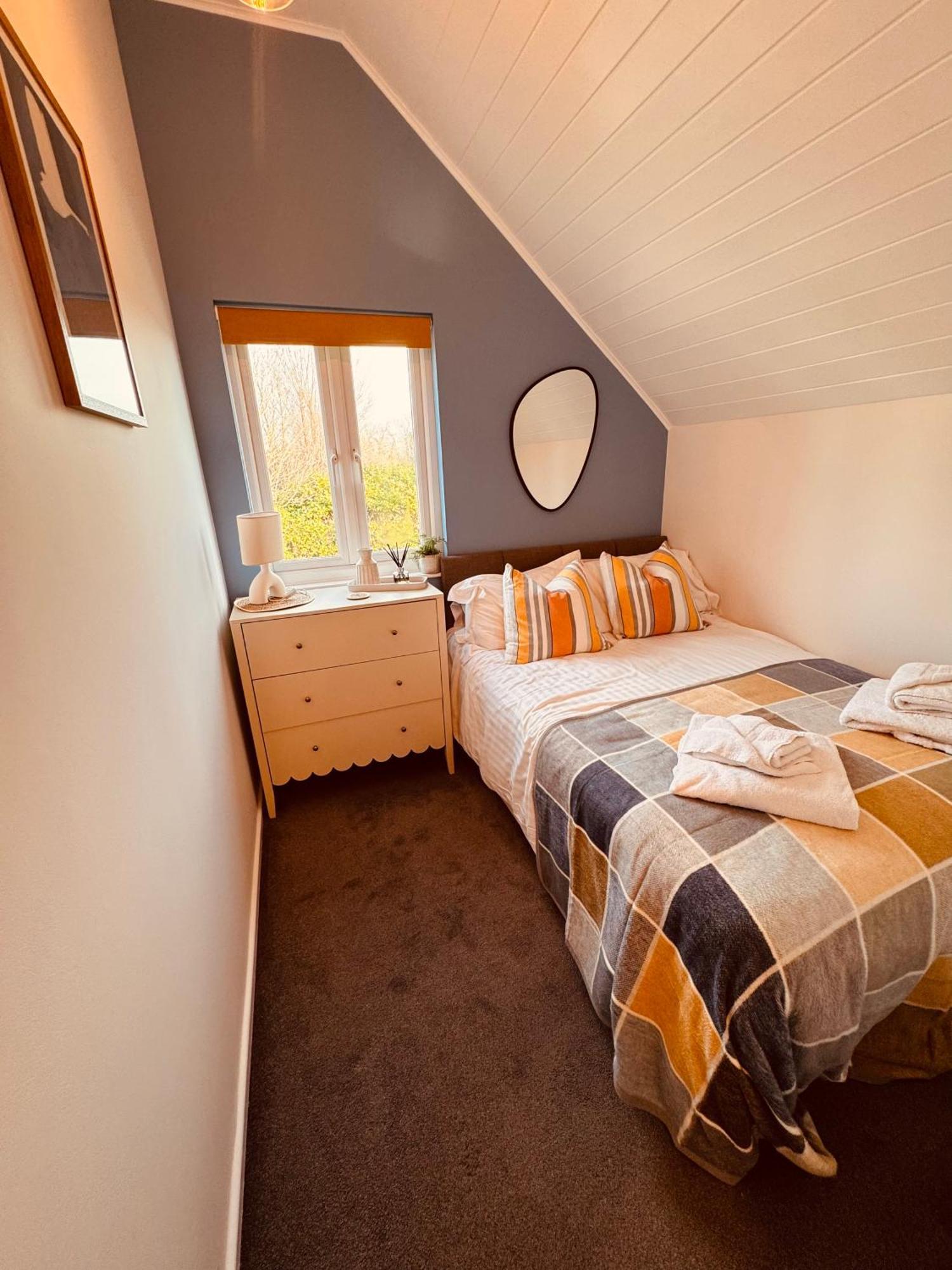 Cotswolds Lakeside Lodge - Nesbitt'S Nest South Cerney Extérieur photo